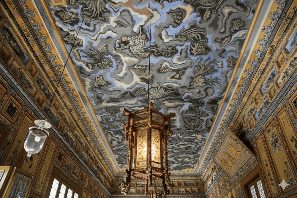 A unique ceiling painting depicting flying dragons and dancing phoenixes in dark purple and black – the only surviving ceiling artwork of its kind in Vietnam https://www.canva.com/design/DAG3K7OJE8w/ieZUfm5WEMP864ENiKHcdQ/edit?utm_content=DAG3K7OJE8w&utm_campaign=designshare&utm_medium=link2&utm_source=sharebutton